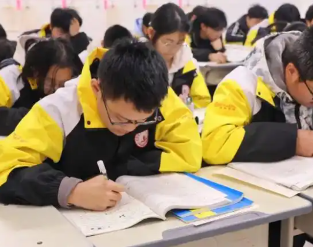 双减政策的落地由于这愈加突出了校园作为教育主阵地的作用