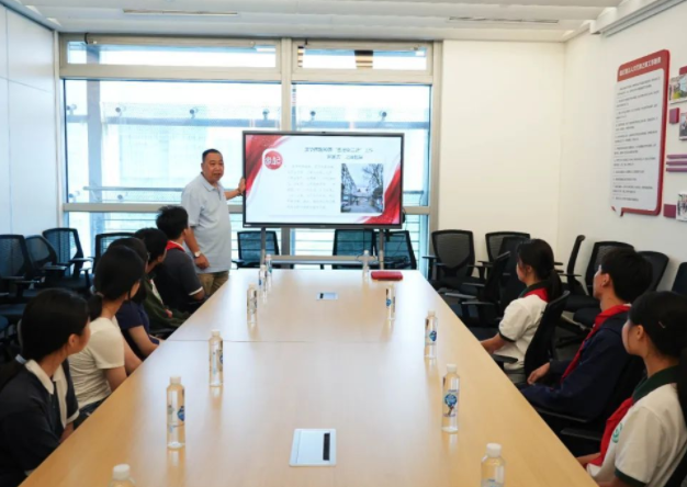 将校园里的搬进底层实践点将实践点与校园讲堂串联起来互动 将校园里的搬进底层实践点将实践点与校园讲堂串联起来互动