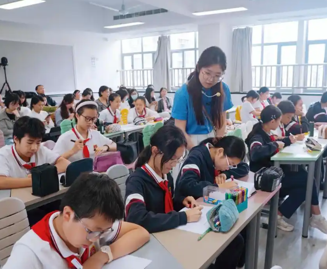 扎根于根底教育一线形成了从理念到途径再到讲堂载体的完好逻