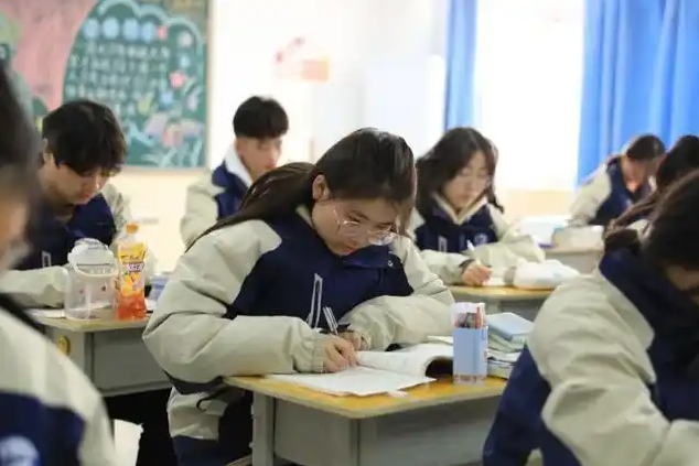 品德与科学课程教师以鼓舞式教育为主提高了孩子学习的积极性 品德与科学课程教师以鼓舞式教育为主提高了孩子学习的积极性